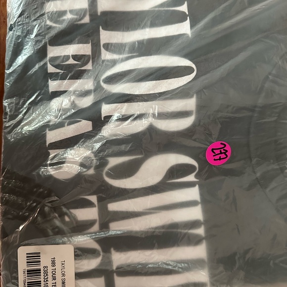 Taylor Swift concert tour tee in size large - Picture 2 of 5